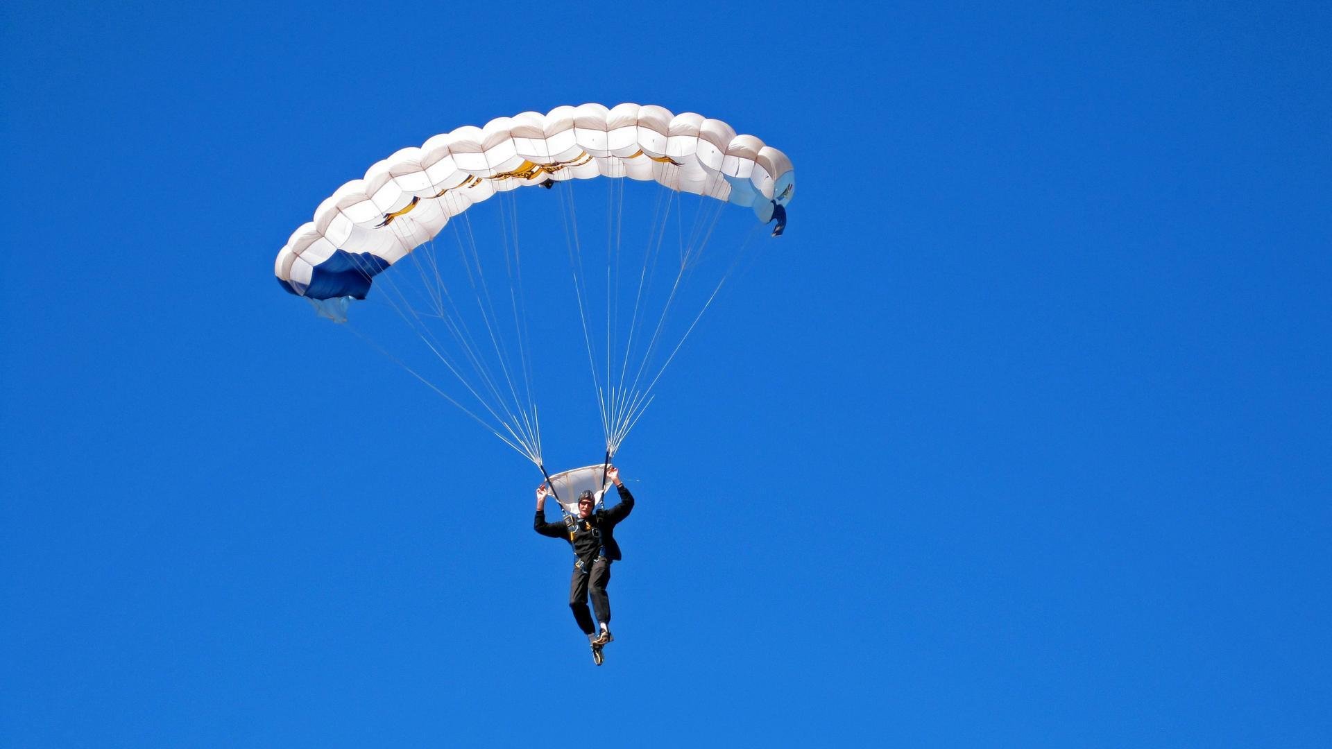 “全民运动”青少年篮球夏令营在全国多个城市火热开展，全国青少年篮球训练营